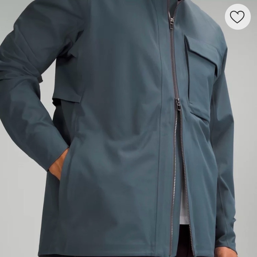 lululemon athletica Men's Outpour Jacket
DESIGNED FOR ON THE MOVE